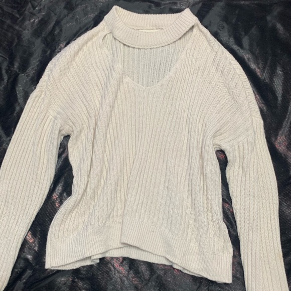 La Hearts Sweaters - ⤷ LA HEARTS V-NECK CUTOUT SWEATER 🤍